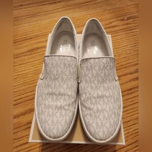 Michael Kors Keaton Slip on, Size 8M.Barely worn